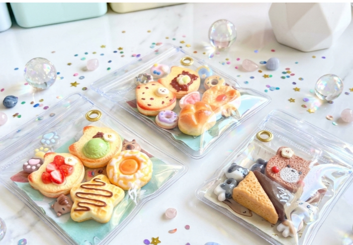 楽しく作ろう☆クリアポケット型キーホルダー ♪ | 体験事業者からの