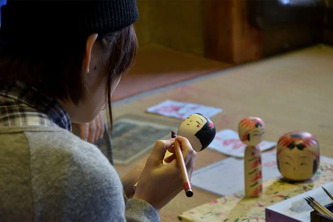 こけしの絵付け体験