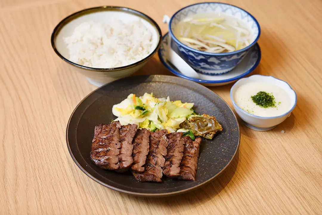 17:30　牛たん通りにある「味の牛たん喜助」で夕食