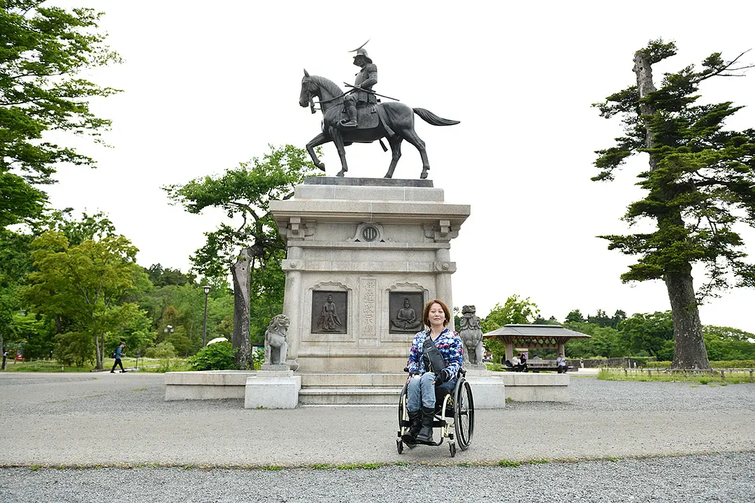 10:40　「伊達政宗公騎馬像」前で記念撮影！