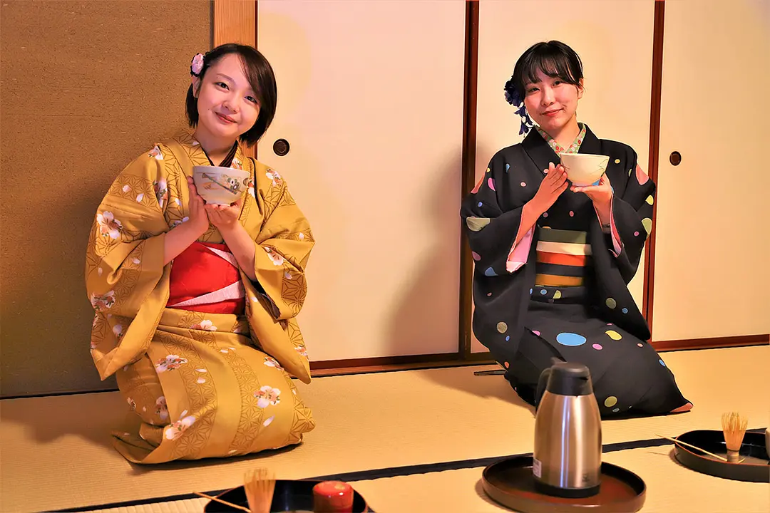 創業1811年！伝統ある茶道具専門店の本格的な茶室で抹茶を点てる「金源堂」