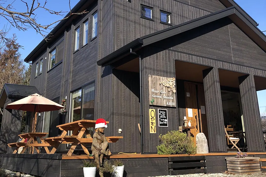 ヒュッゲカフェ グリーンシューツ.jpg