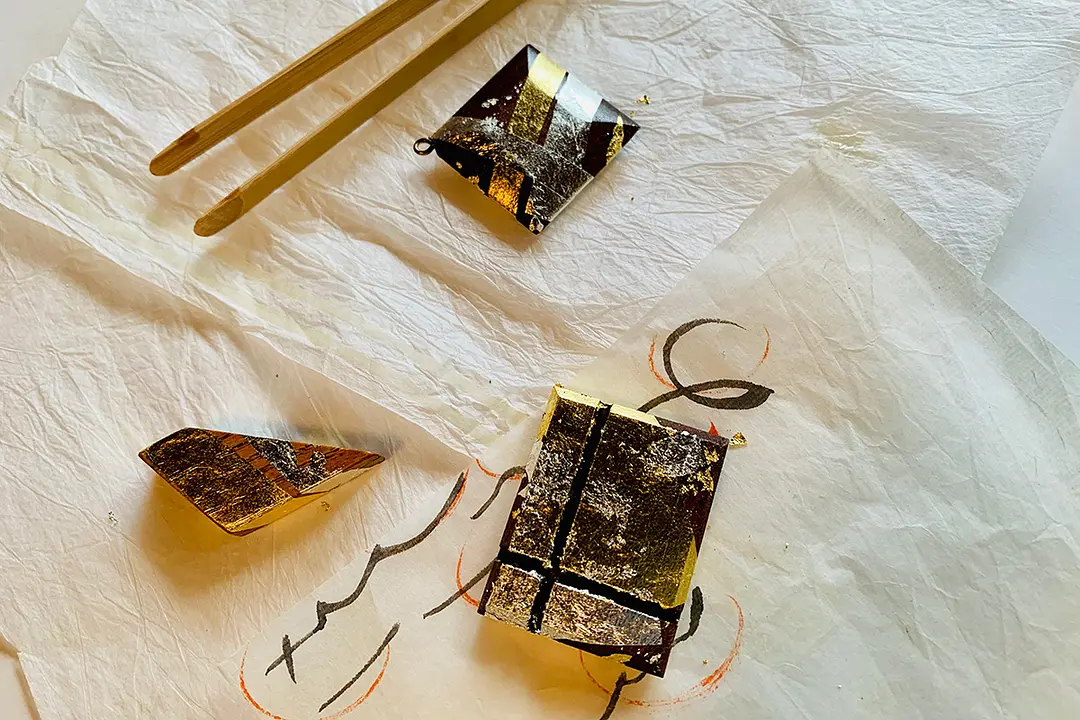 「ホンモノの金箔でストラップを作ろう」あとりえ青輝鳥