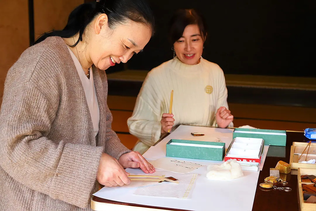 日本の伝統工芸にふれる金箔貼り体験