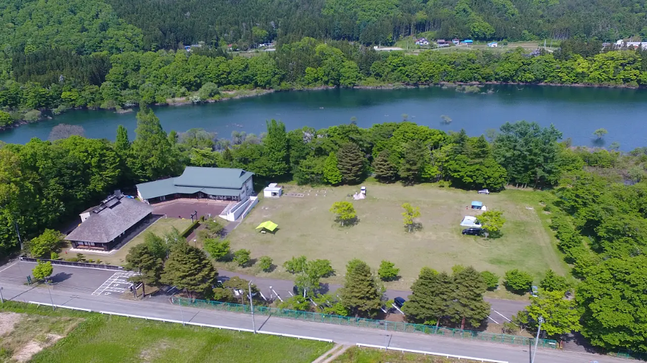 大倉ふるさとセンターと大倉ダム湖