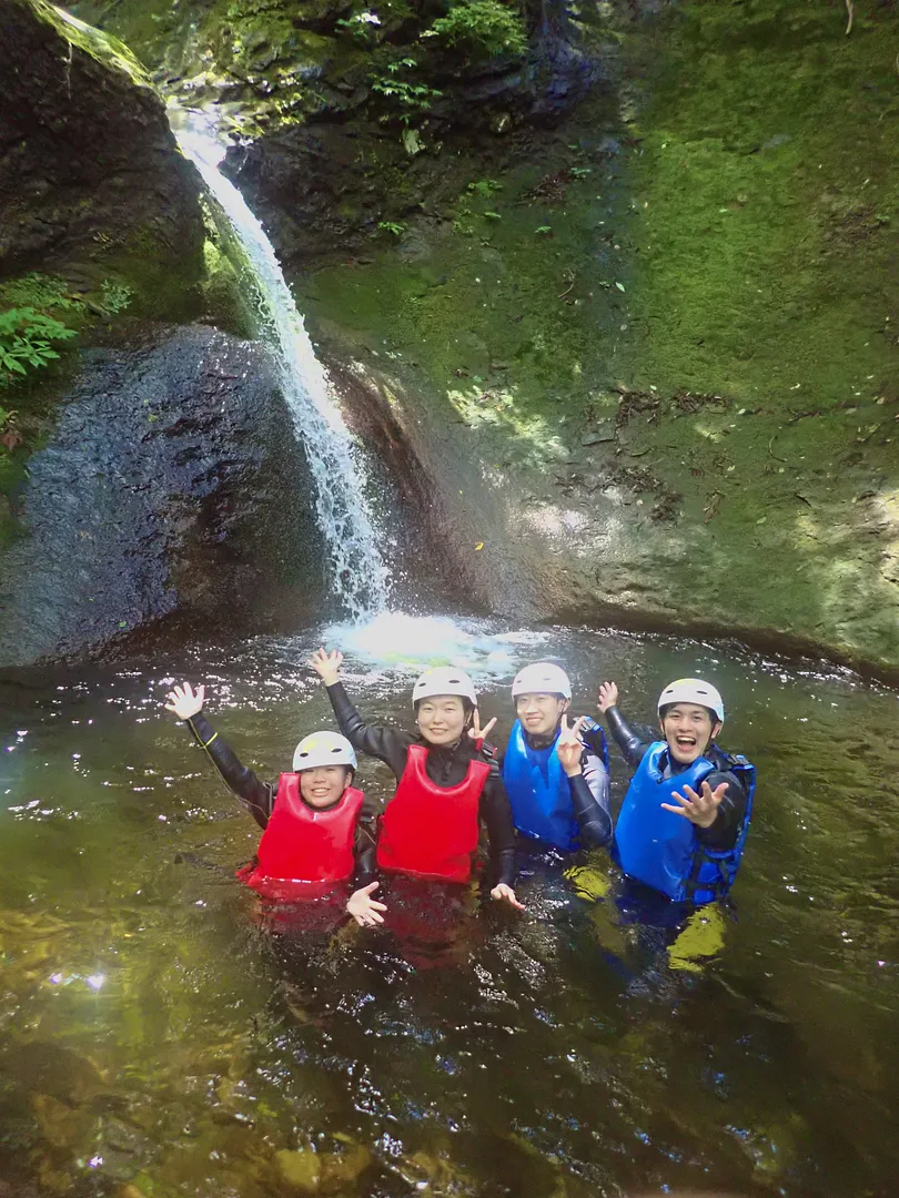 なないろアウトドア　シャワークライミング　集合　滝