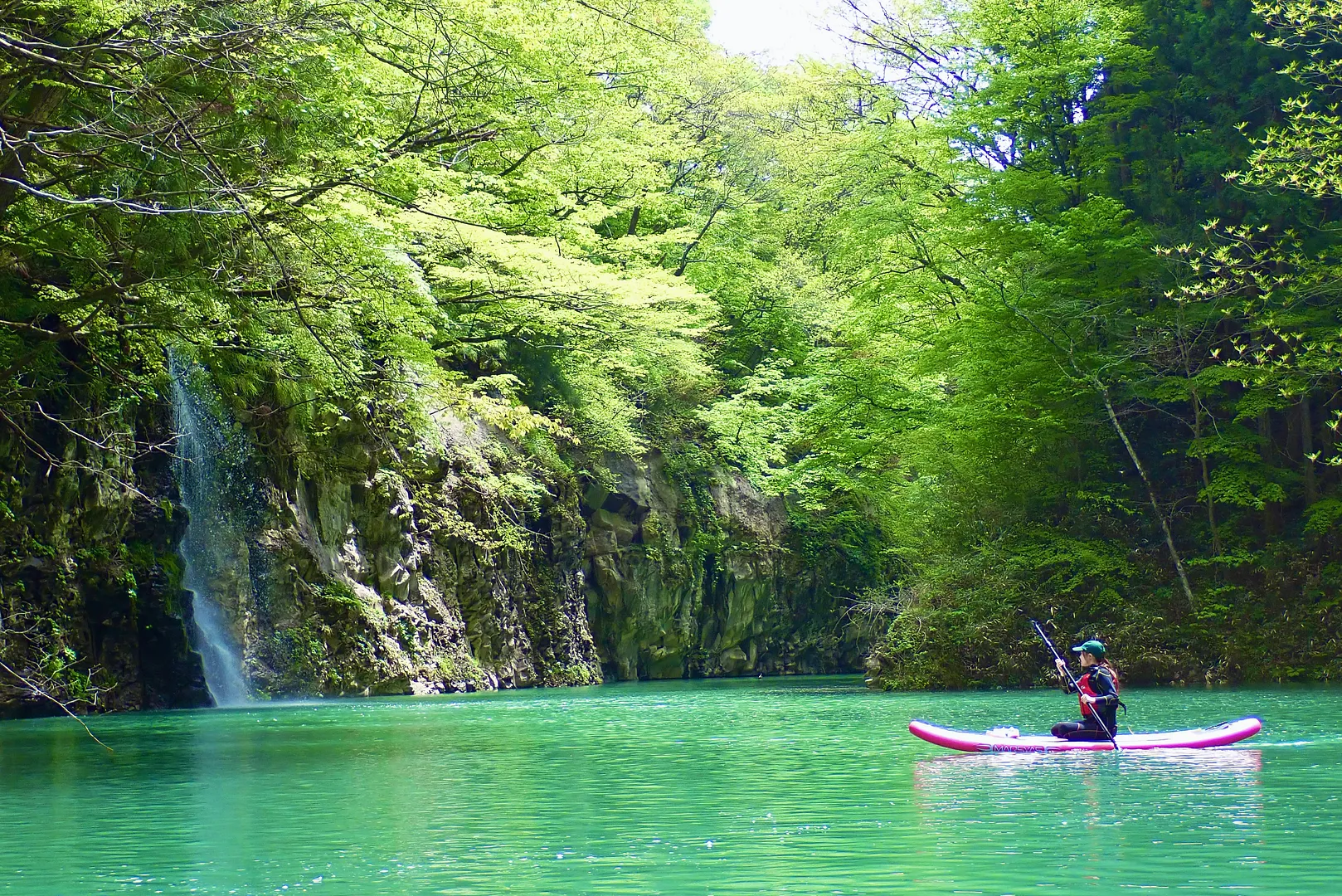 なないろアウトドア　大倉ダムSUP　景色　新緑