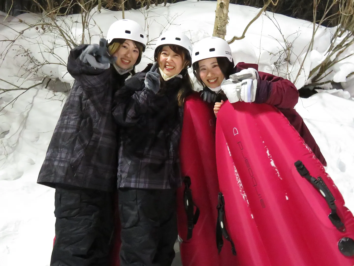 なないろアウトドア　エアボード　集合３人