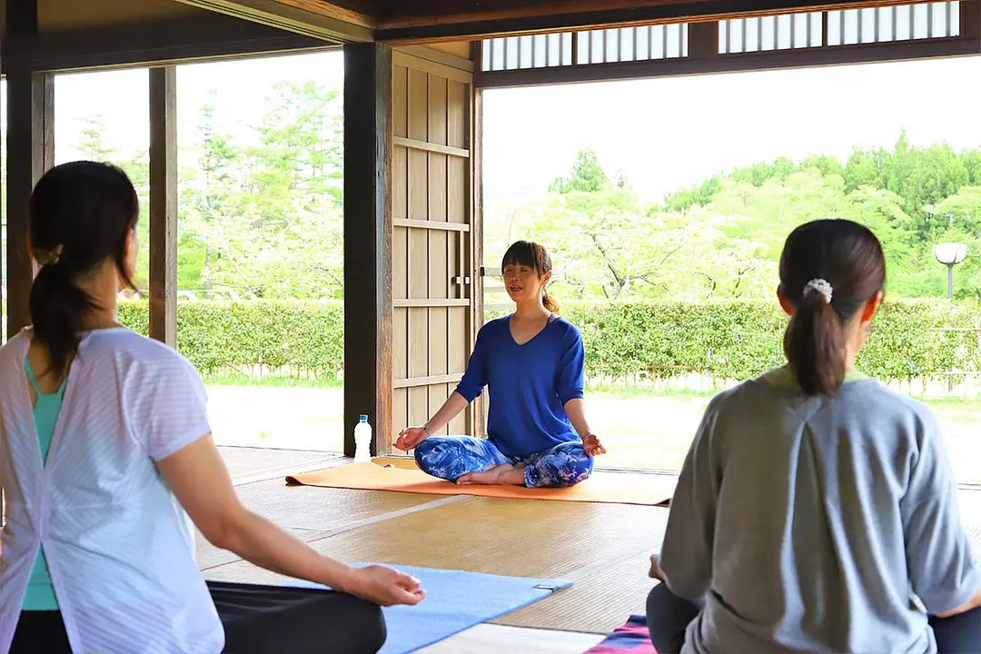 目を瞑り、心を整えます