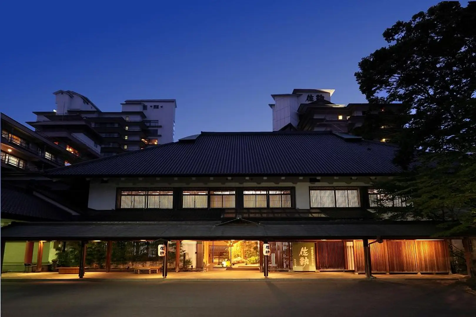 外観「みなさまをお迎えする玄関」