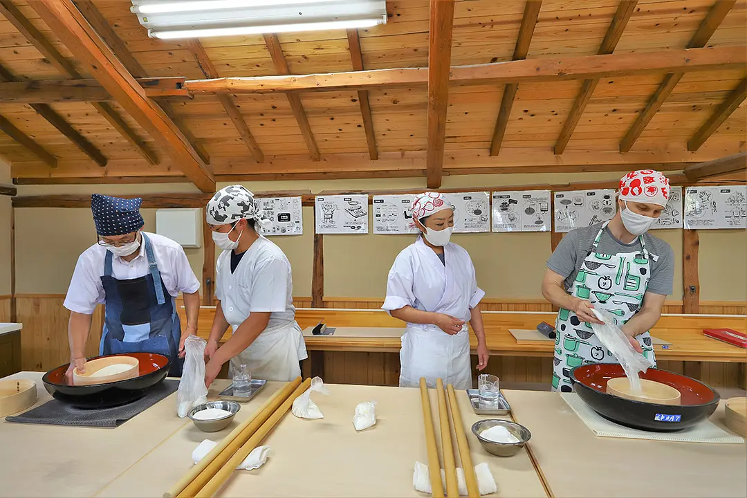 蕎麦打ち道場は清潔で広々
