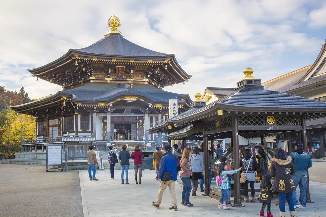 定義如来　西方寺