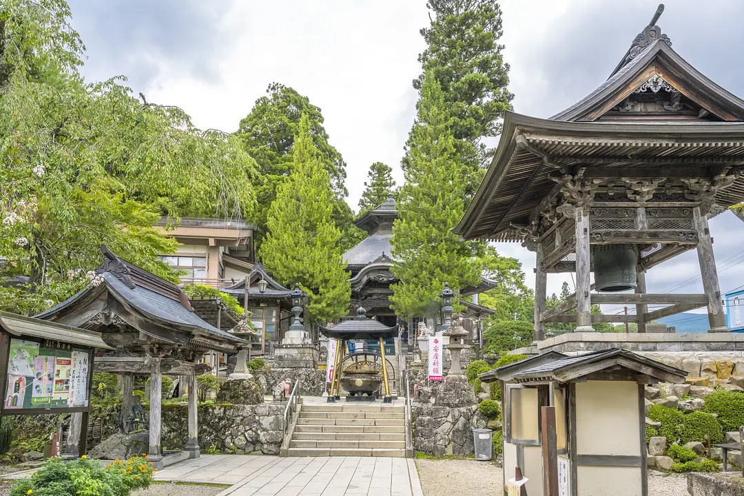 定義如来　西方寺