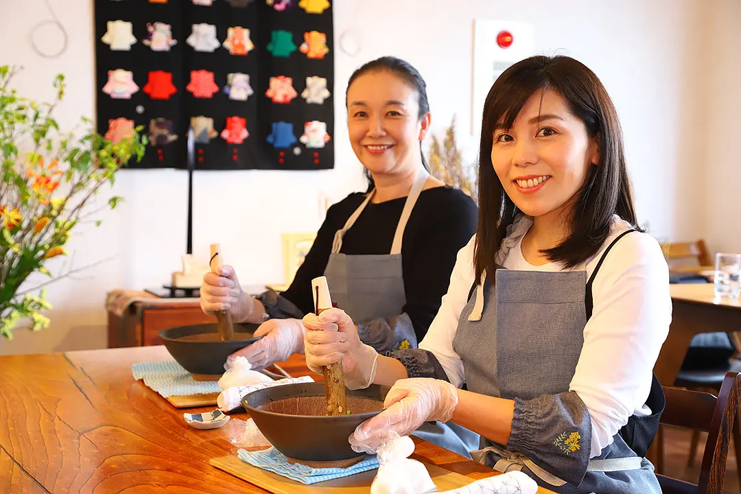 さぁ、ずんだ作り開始。枝豆のこうばしい香りが広がります。