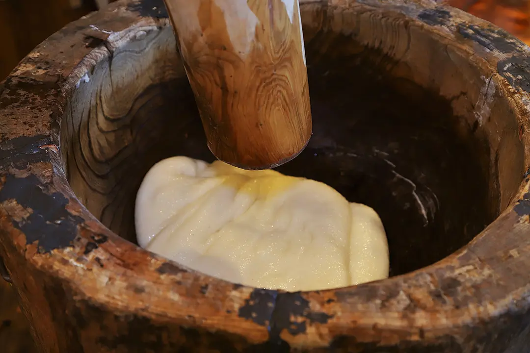 オプションで餅つき体験もできます。