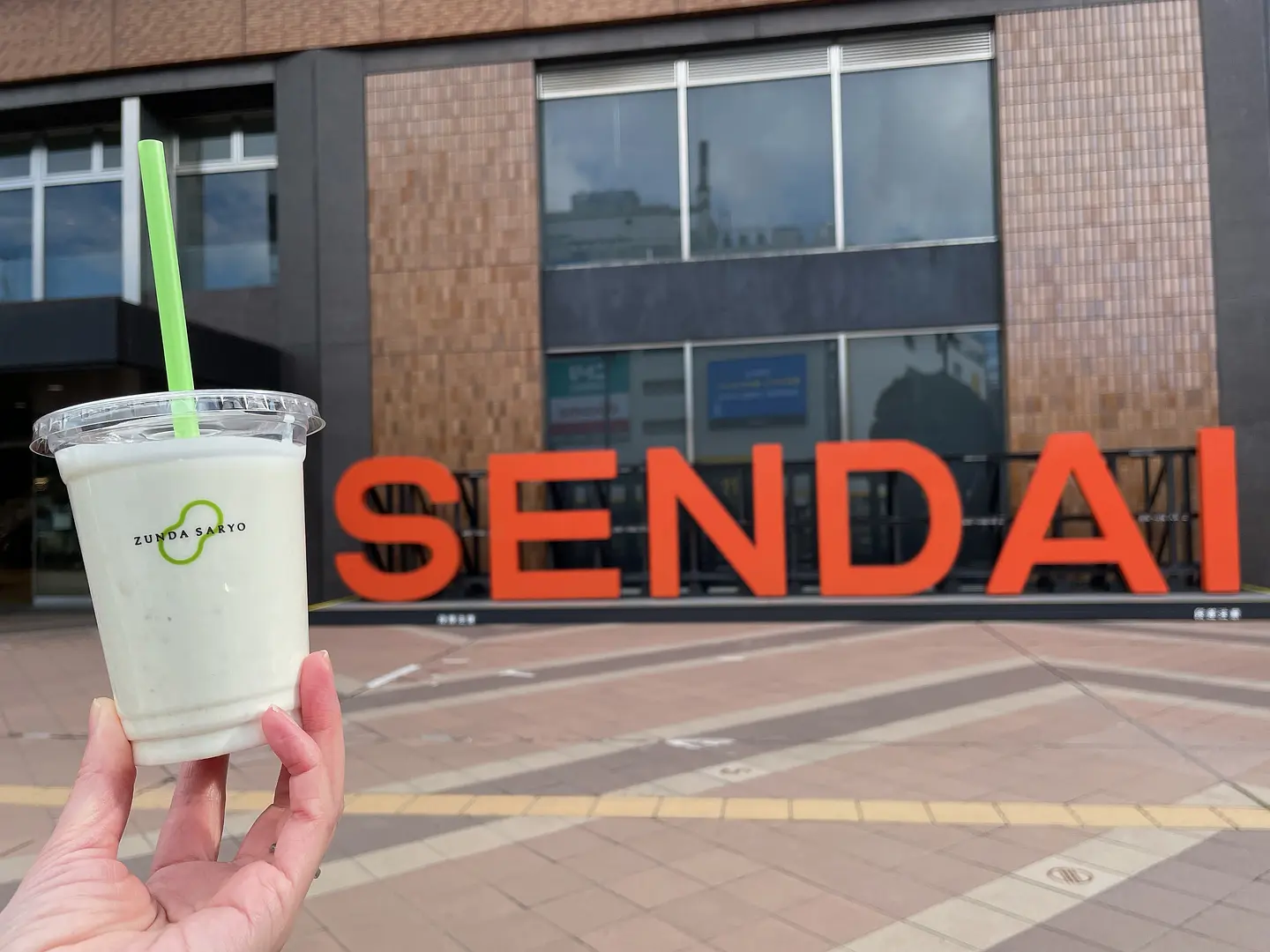SENDAIモニュメント(ずんだシェイク).JPG