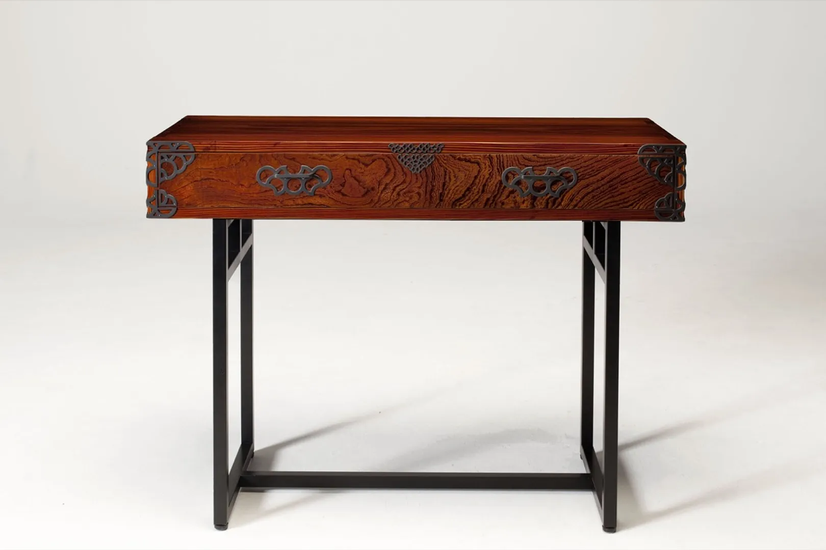 仙台箪笥「monmaya+ コンソール拭き漆」