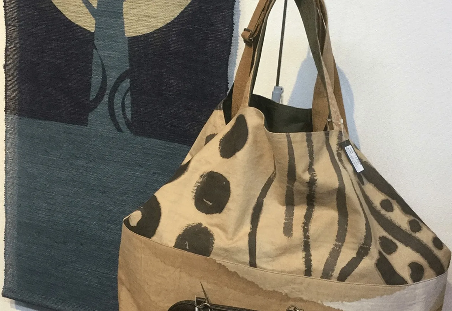 藍染タペストリー・柿渋染手描き大型バック