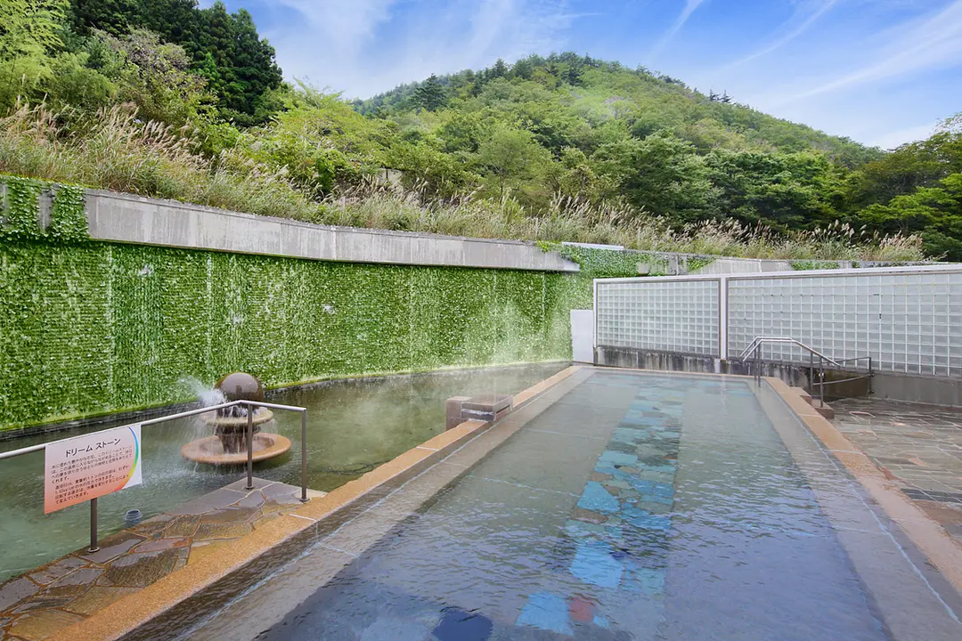 ぐるりと作並の自然を見渡せる大露天風呂