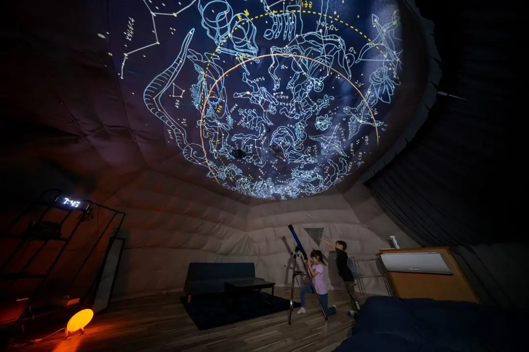 プラネタリウムを楽しめるテント「ヒューストン」