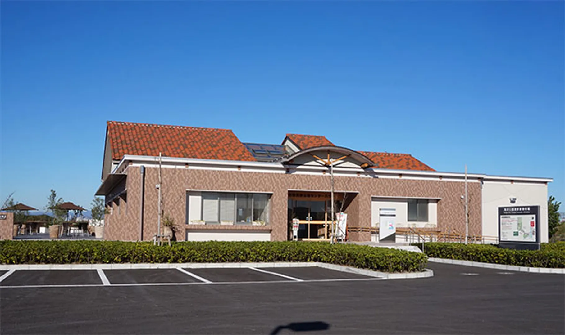①施設外観.jpg
