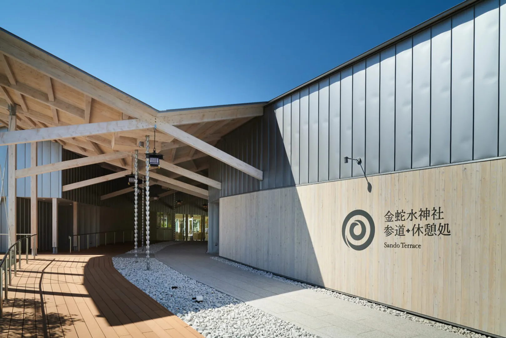 外苑 参拝者休憩所SandoTerrace入口