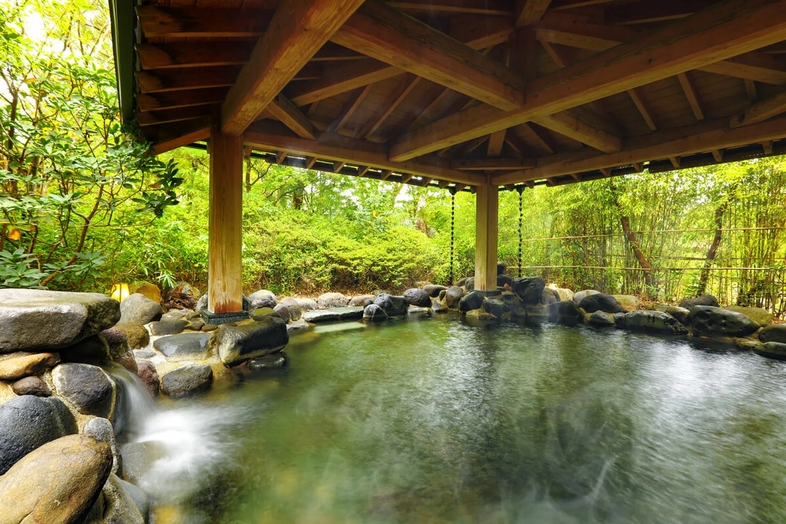 やさしい湯ざわりの良質な温泉でおくつろぎください。