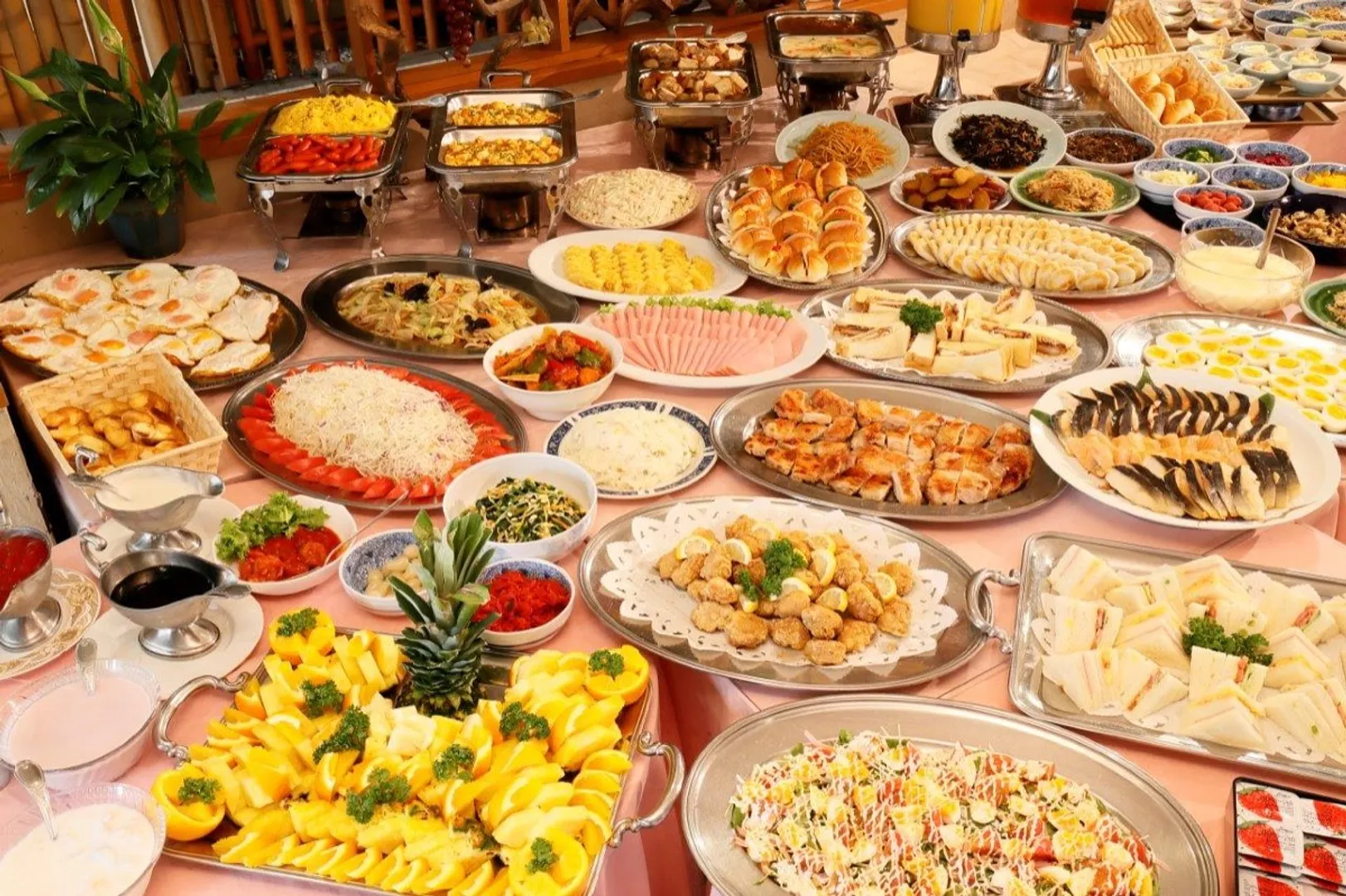 朝食・和洋バイキング（一例）