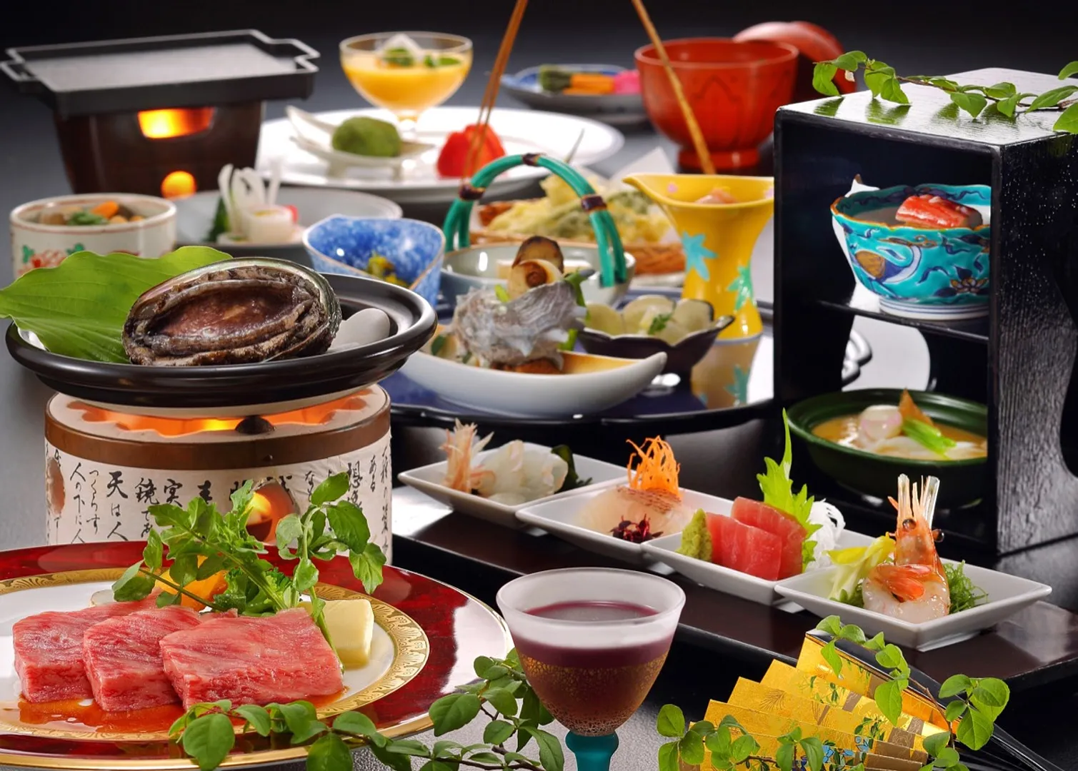 地のもの、旬のものを取り入れ、食材を最大限にいかした料理でおもてなし。