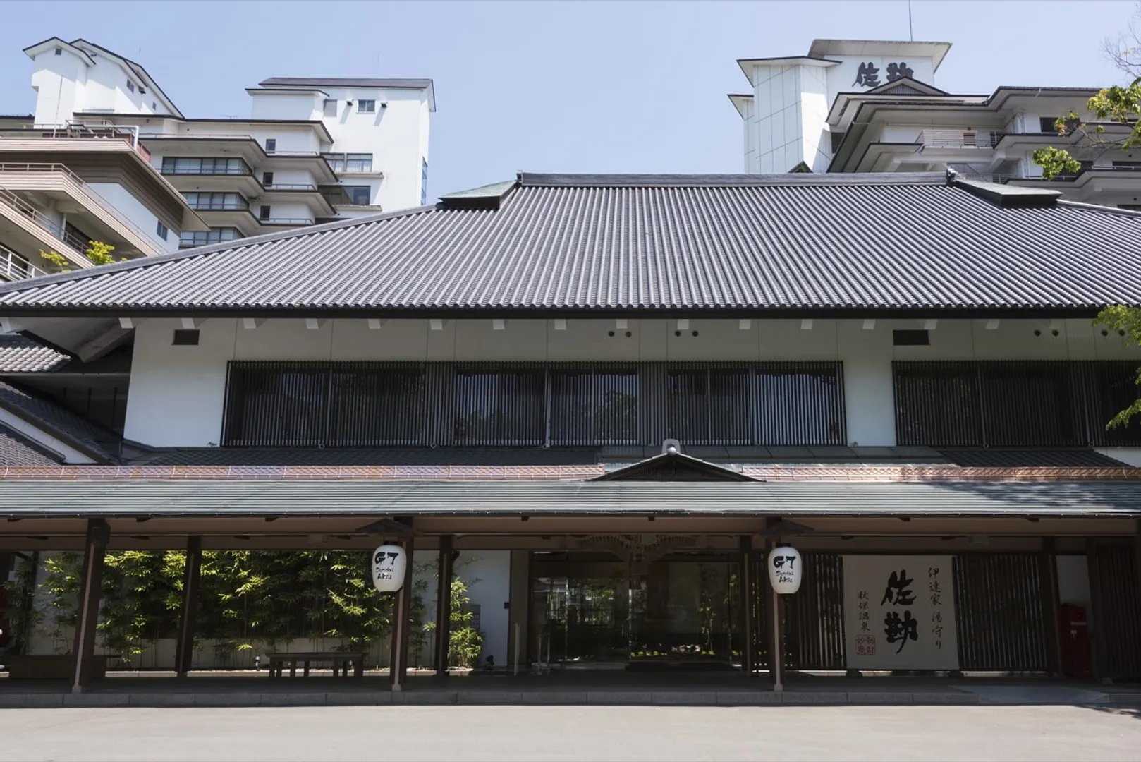 外観「みなさまをお迎えする玄関」