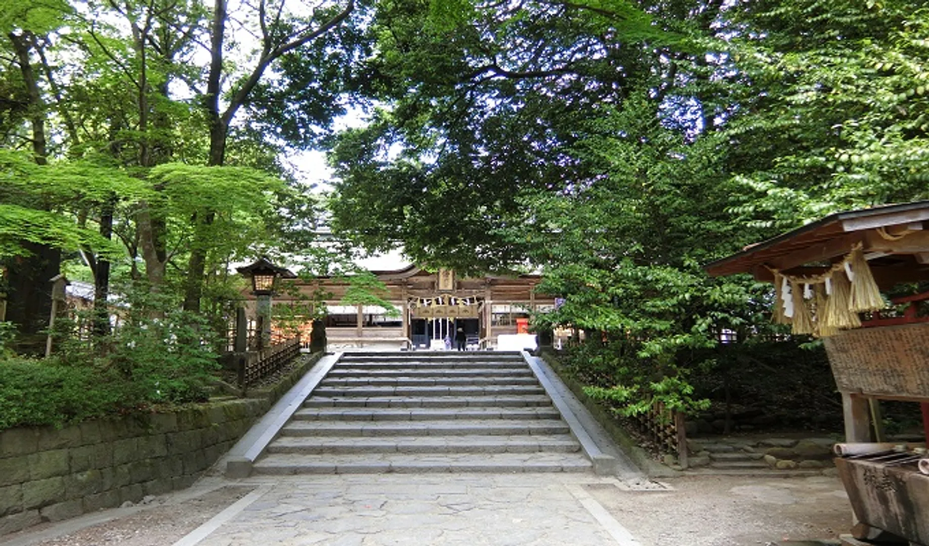 表参道より長床正面