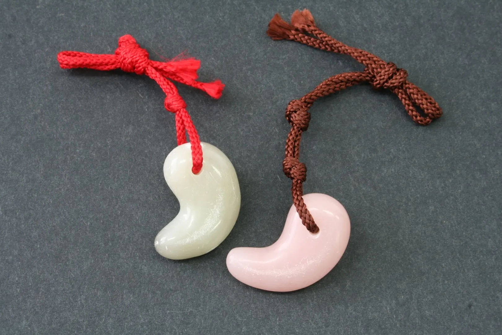 体験活動（勾玉づくり）