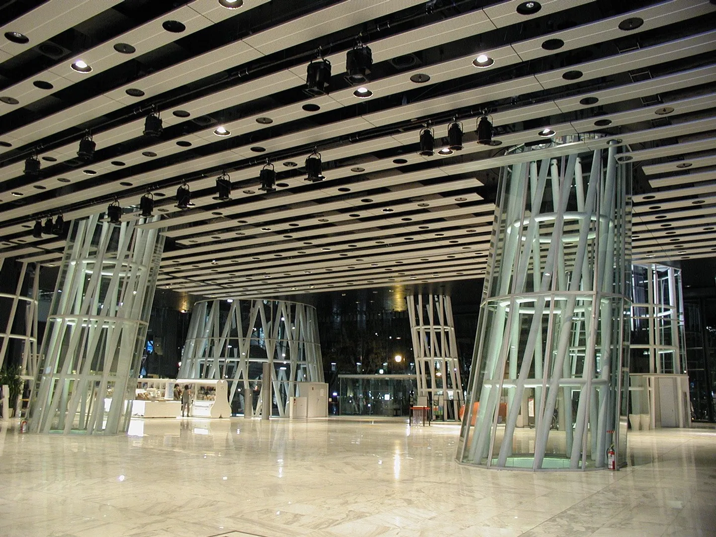 1階：オープンスクエア