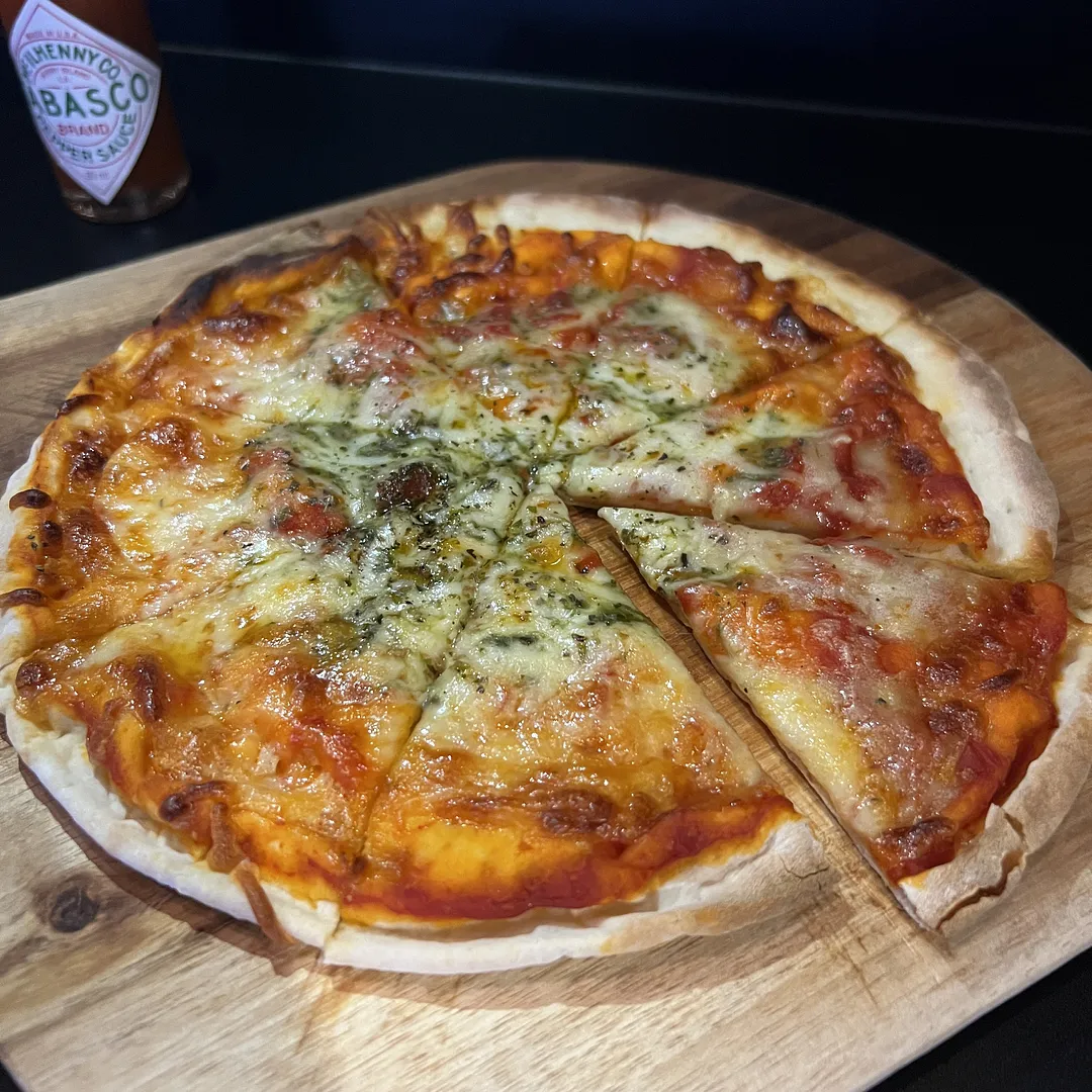 イチオシメニュー メイドちゃんのいたずらピザ