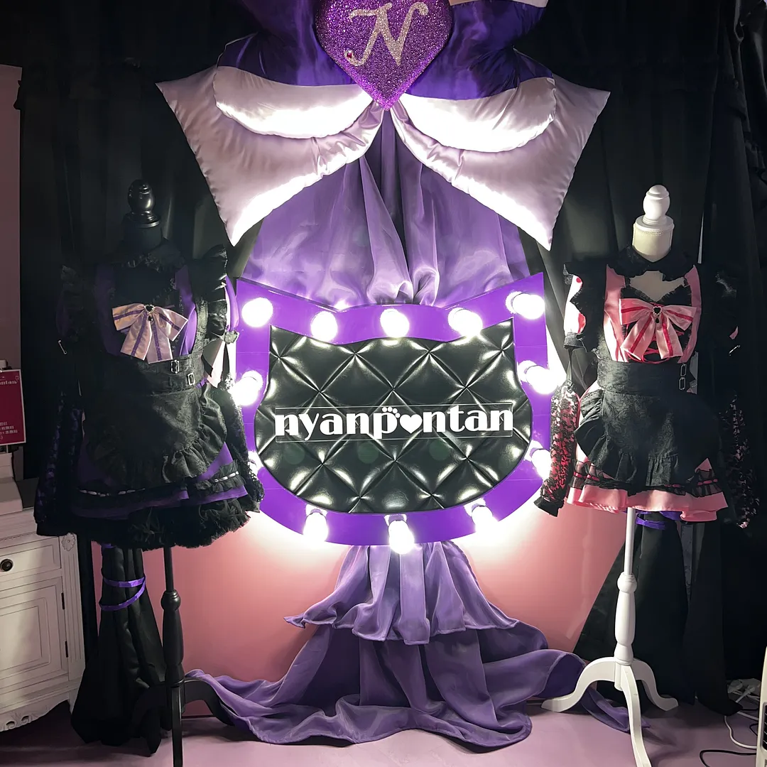 映えスポットで記念撮影できますにゃ！