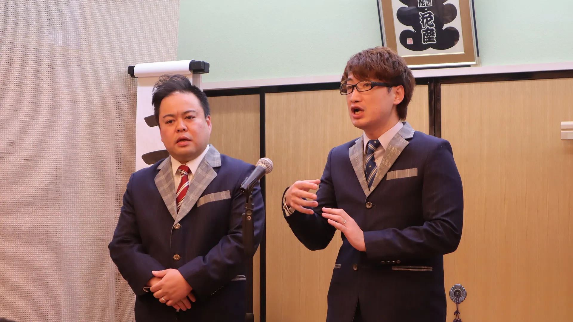 地元在住の漫才コンビ「ニードル」のステージ