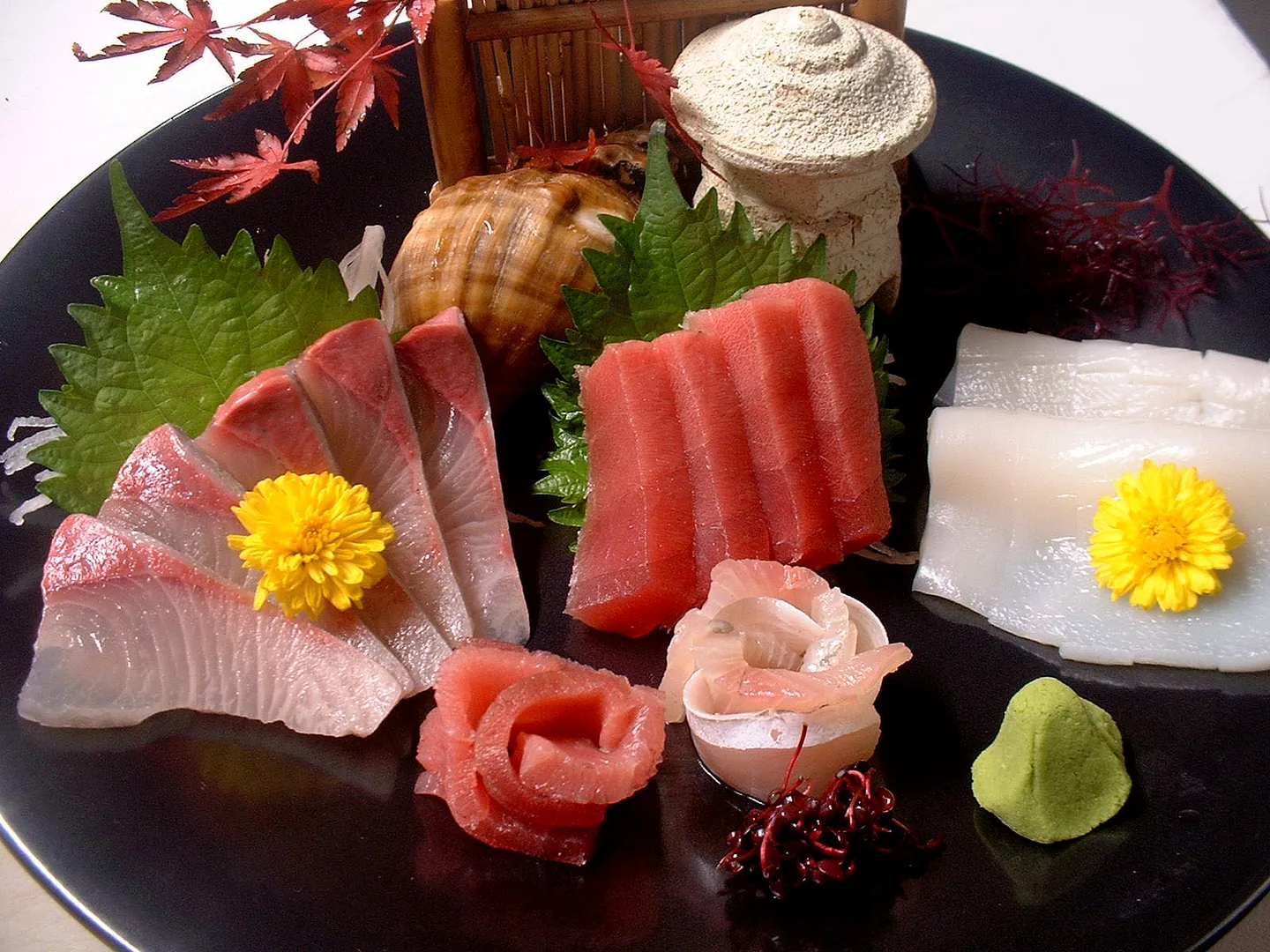 毎日仕入れる新鮮な魚介でお造り盛り合わせ