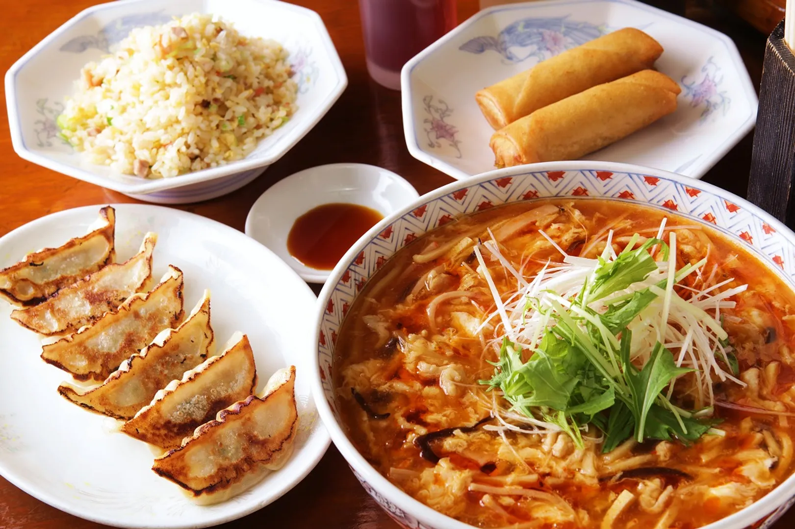 酸辣湯餃子春巻きチャーハンザーサイ