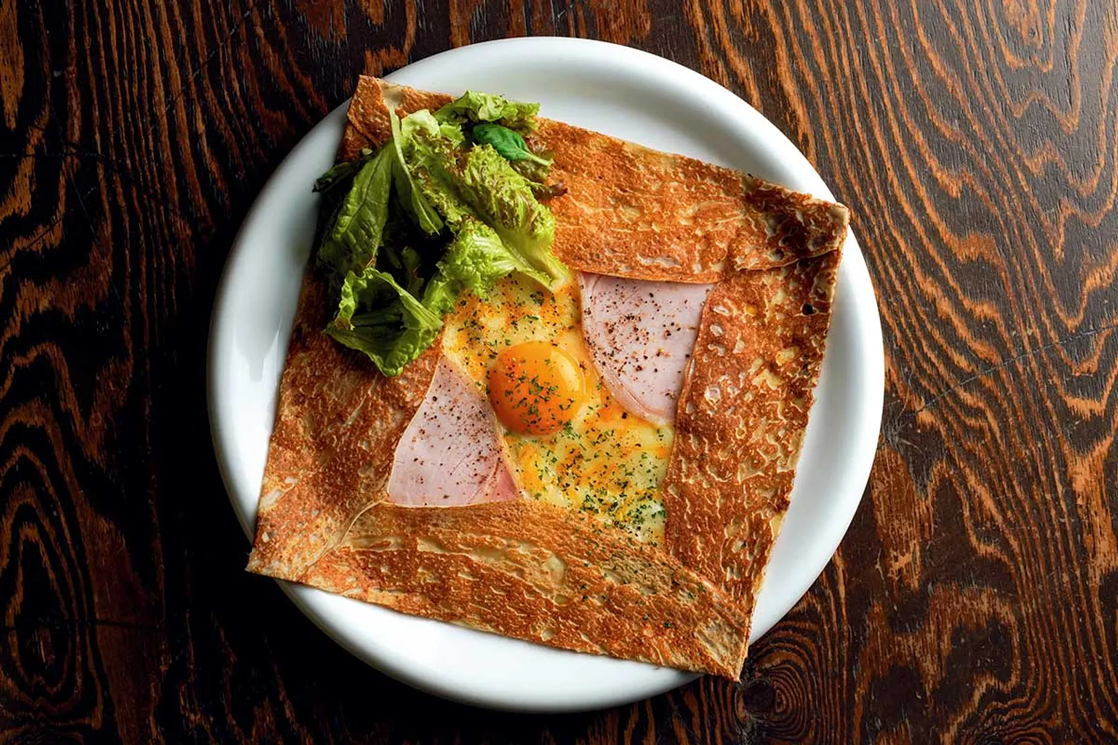 フランス産ゲランド塩を用いてクレープのように焼き上げた「ガレット」（1