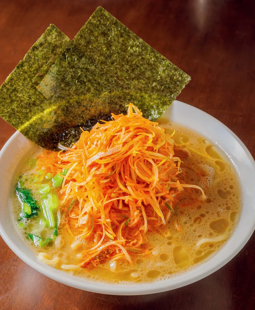 白髪ねぎがたっぷりのった「ねぎらーめん」（1