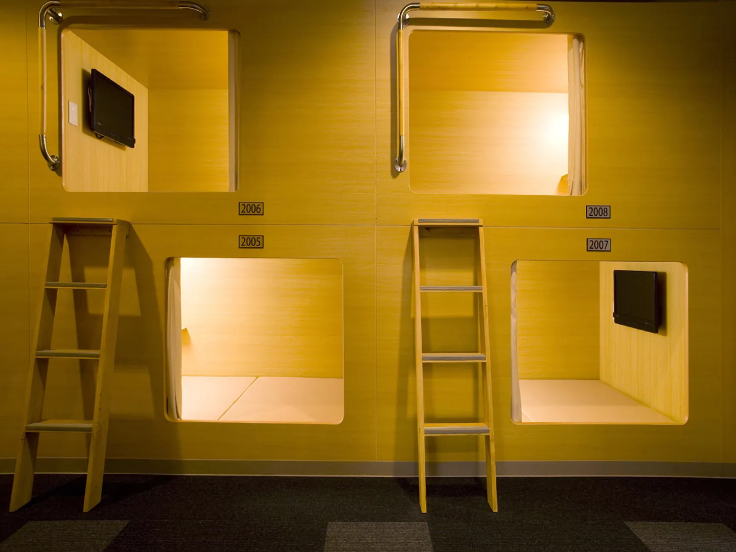 【カプセルルーム】自然の優しさを感じる木製のカプセルです。