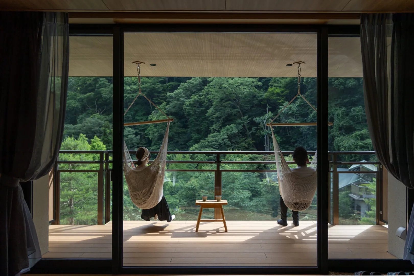 静かな里山を望むお部屋
