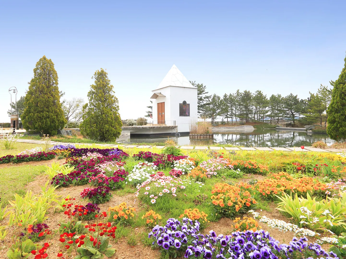 散策も楽しめる7000坪の水上庭園