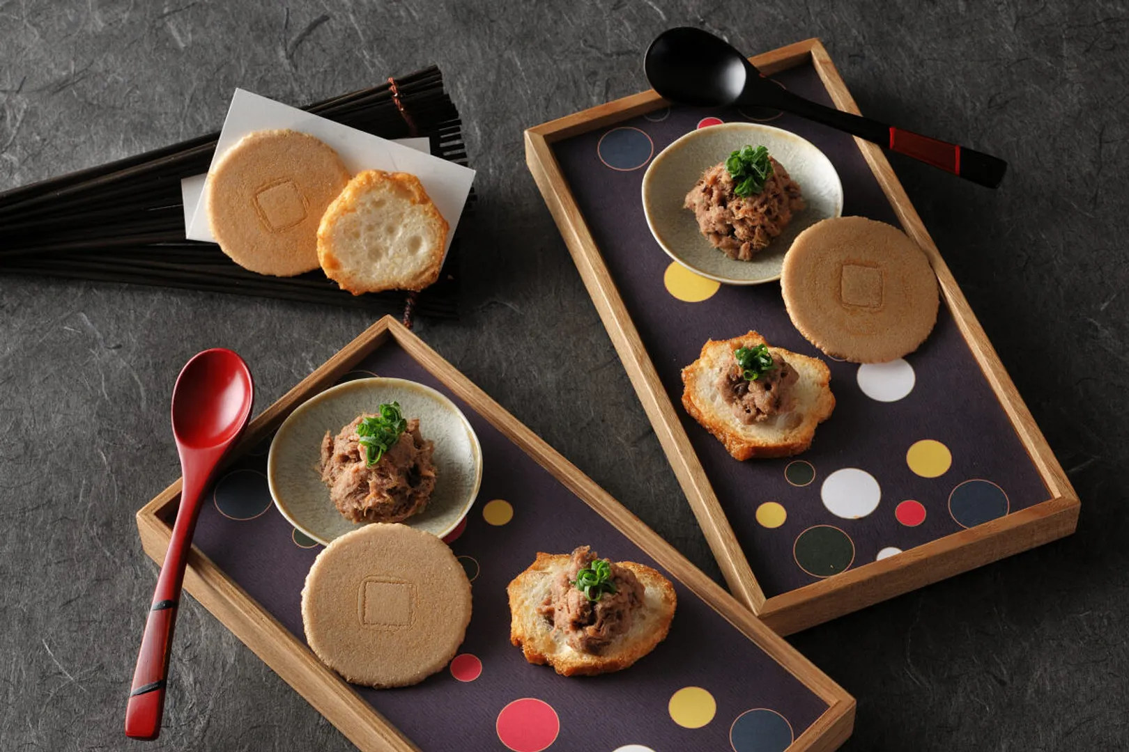 伊達政宗公が戦いの場で着用していたといわれる、水玉模様の陣羽織の柄を器に取り入れた先付け