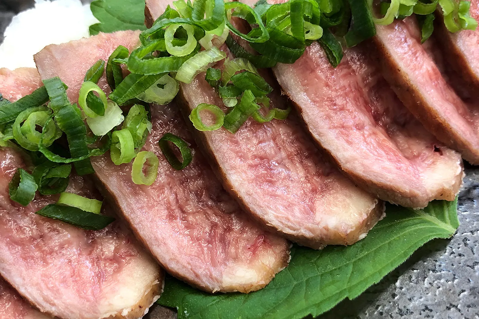 とろけるおいしさ「牛たんのたたき」