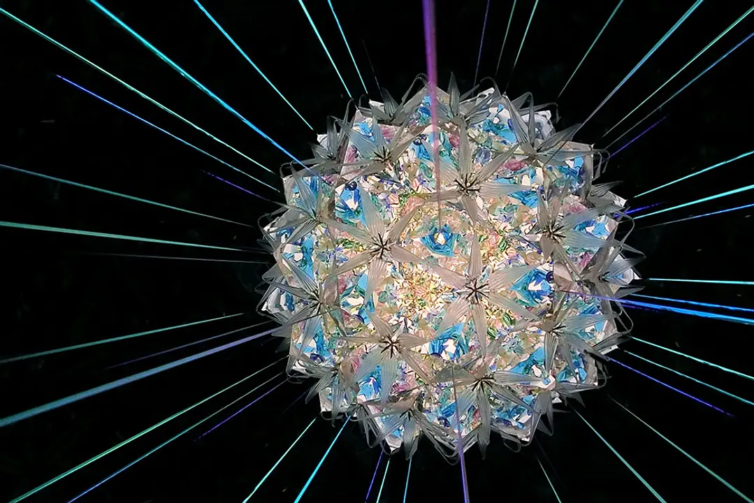 展示室では50点ほどの作品を動かして見ることができます。是非めくるめく美の世界を堪能してください