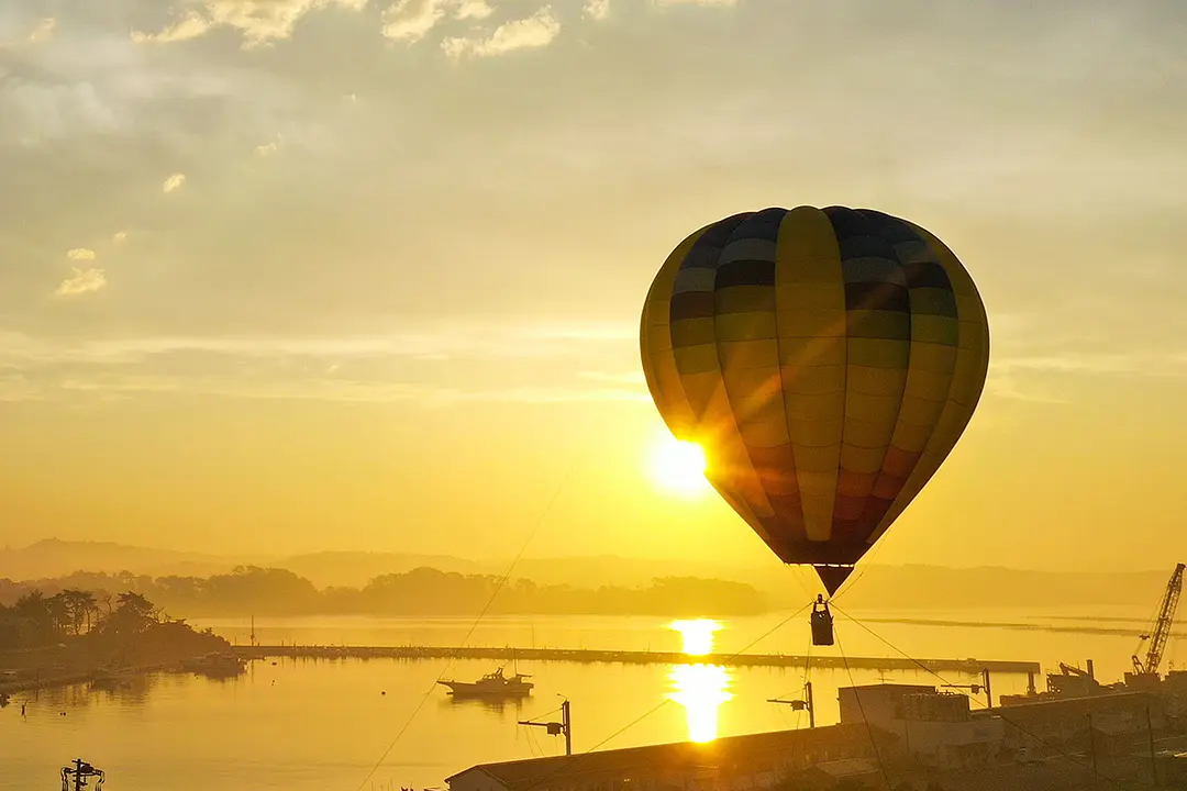 日本三景松島の空へ、絶景！「松島ひかりの道」を目撃する。