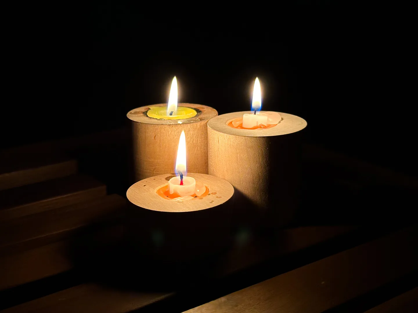 ワークショップの合間にちょっとブレイク【ウッドキャンドルづくり】