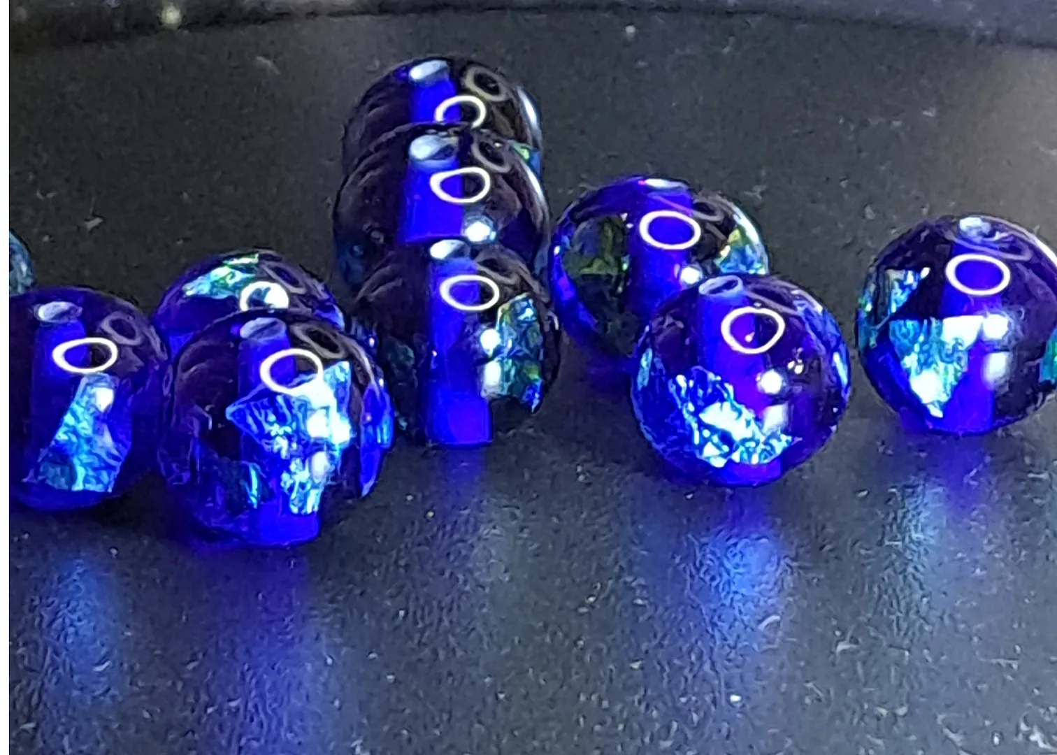 宇宙的蓝色玻璃珠