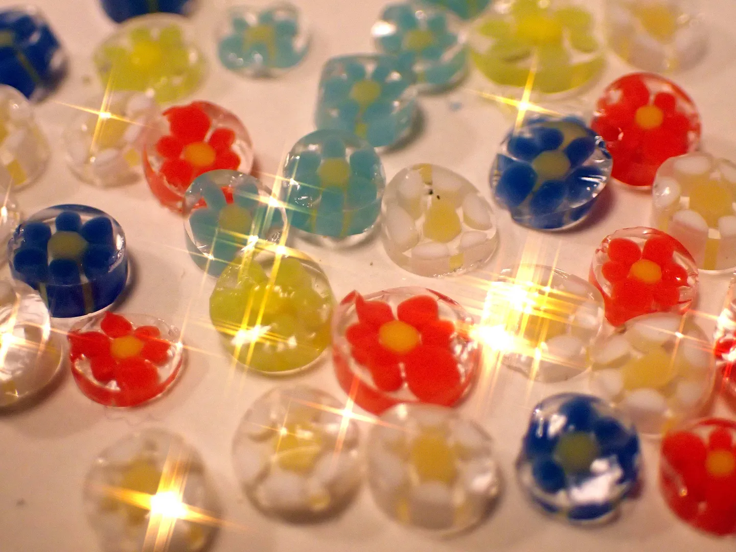 Flower-patterned glass parts